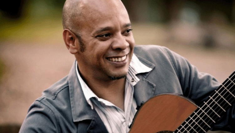Vander Lee faria 56 anos hoje e 25 anos de carreira este ano