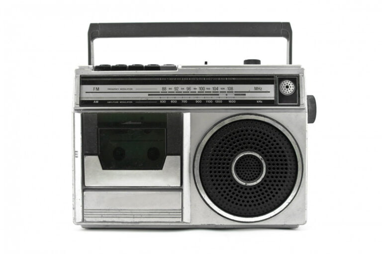 Saiba quem foi o verdadeiro inventor do rádio e conheça a história por trás da criação dessa tecnologia