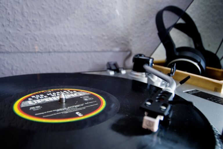 Saiba como o reggae surgiu no Brasil e conheça os artistas que marcaram esse gênero