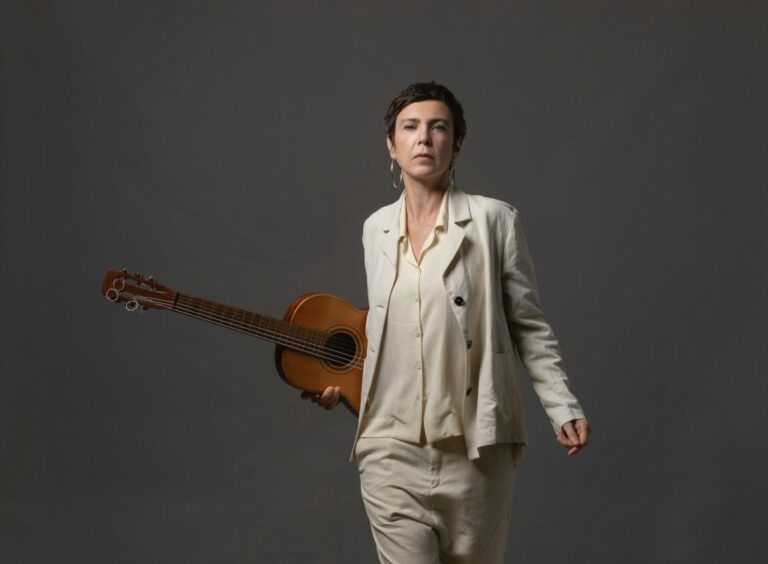 Adriana Calcanhotto 60 anos – conheça os 20 maiores sucessos da artista