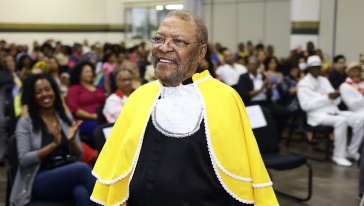 Martinho da Vila recebe título de Doutor Honoris Causa