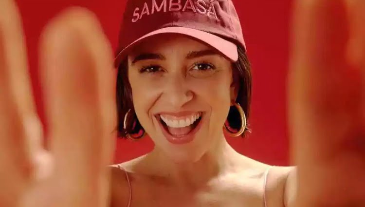 Viva a mamãe do ano, Roberta Sá!