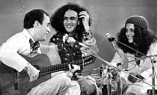 João Gilberto, Gal e Caetano entre os 200 maiores cantores da história
