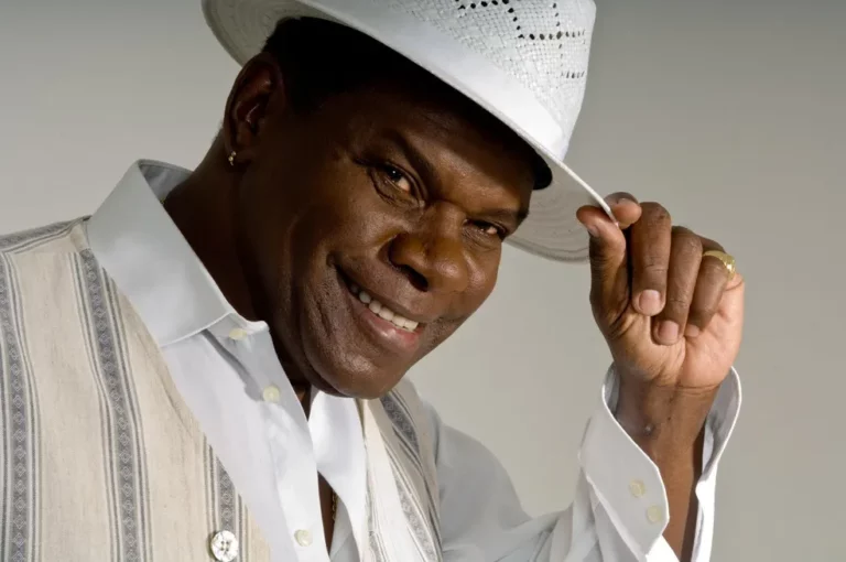Emílio Santiago: Voz Apaixonante da Música Brasileira