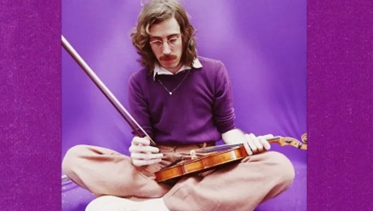 Tim Bernardes apresenta o show inédito com orquestra, no Theatro Municipal de São Paulo