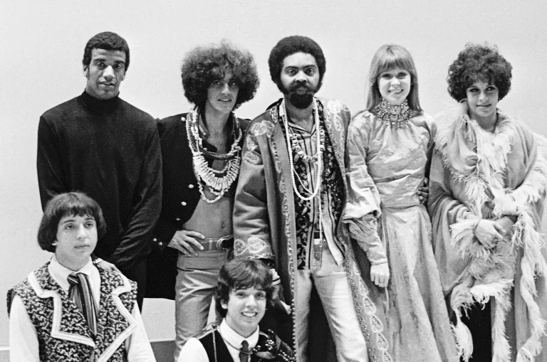 Quando a moda virou manifesto: estilo e juventude nos anos 60