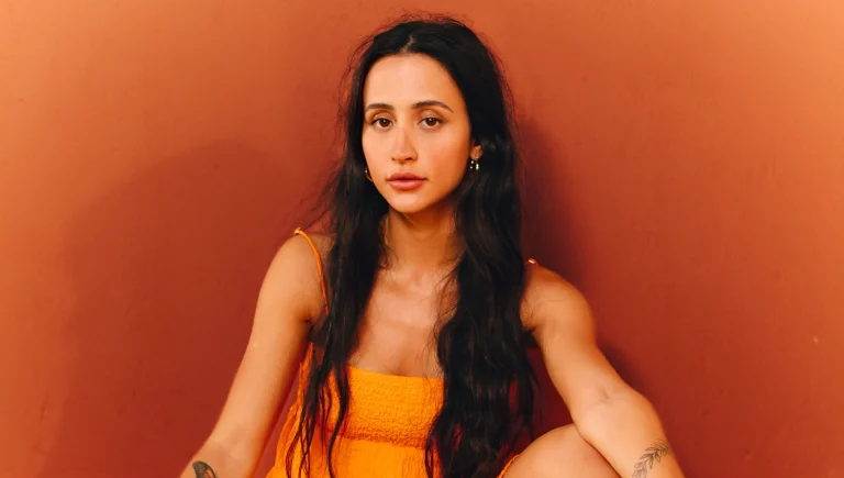 No aniversário, Mariana Nolasco ganha música de fãs