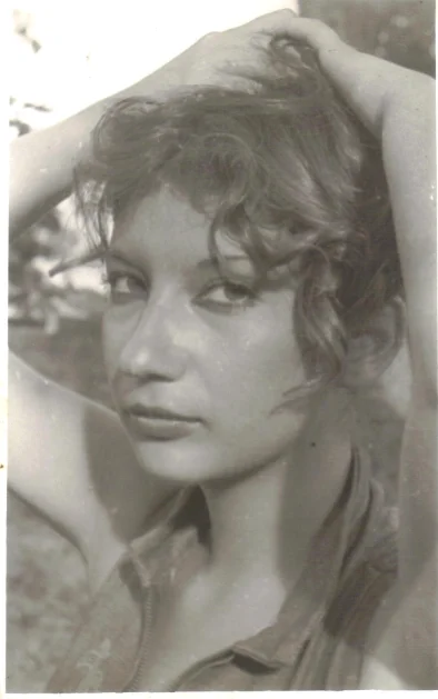 Zizi Possi no início da carreira | Reprodução