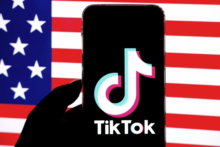 Biden assina lei que pode banir TikTok dos EUA