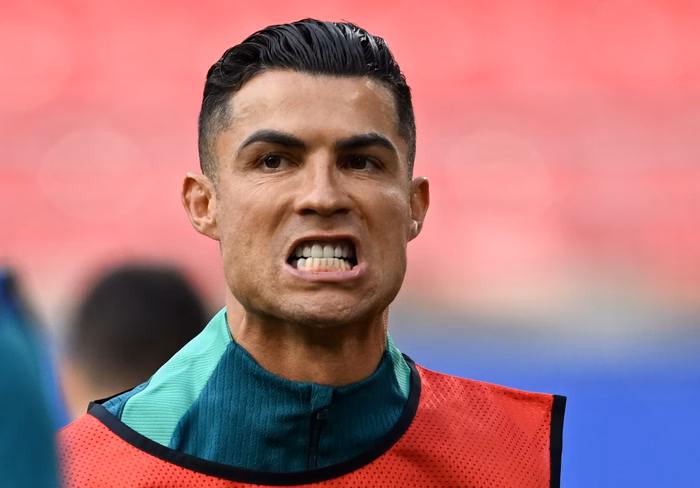Portugal faz gol salvador no fim e vence em dia de CR7 apagado