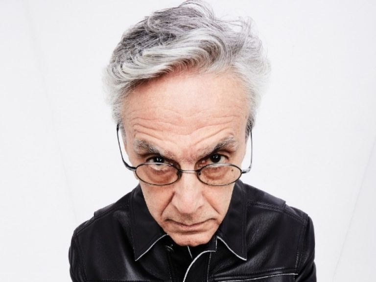 Caetano Veloso processa Carlos Bolsonaro por violação de direito autoral