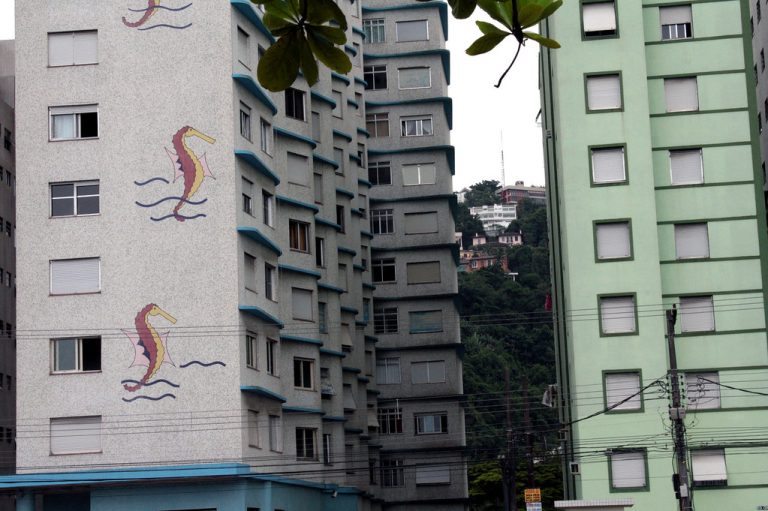 Responsabilidade dos prédios inclinados de Santos só será do poder público quando houver risco de colapso
