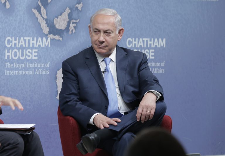 Mesmo diante da pressão popular, Benjamin Netanyahu segue “firme e forte” no cargo