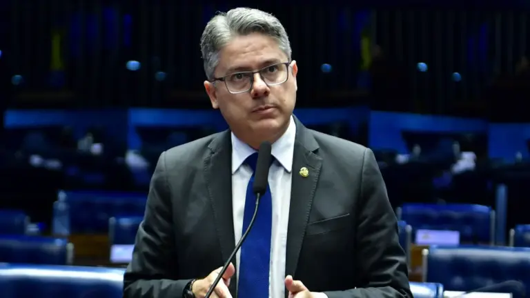 Alessandro Vieira chama Flávio Dino de “bombeiro-geral” da nação