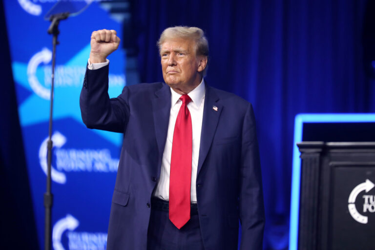 Decreto de Trump é inconstitucional e atropela estados, avalia professor
