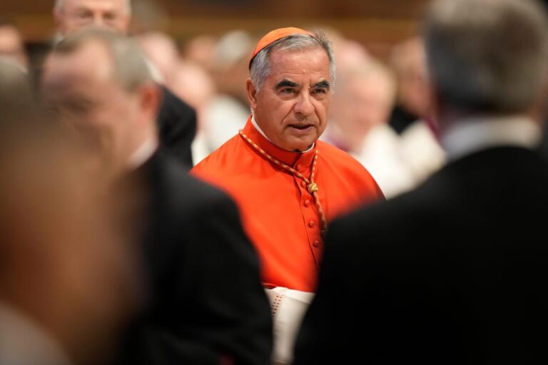 Cardeal desiste do conclave após documento assinado pelo Papa Francisco ser revelado