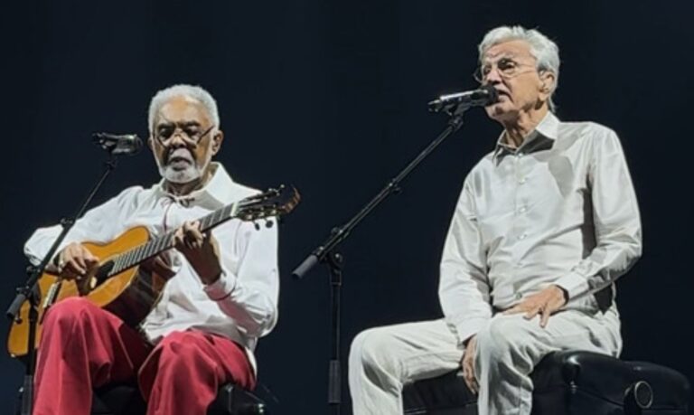 Gil e Caetano emocionam fãs com dueto surpresa no Rio de Janeiro