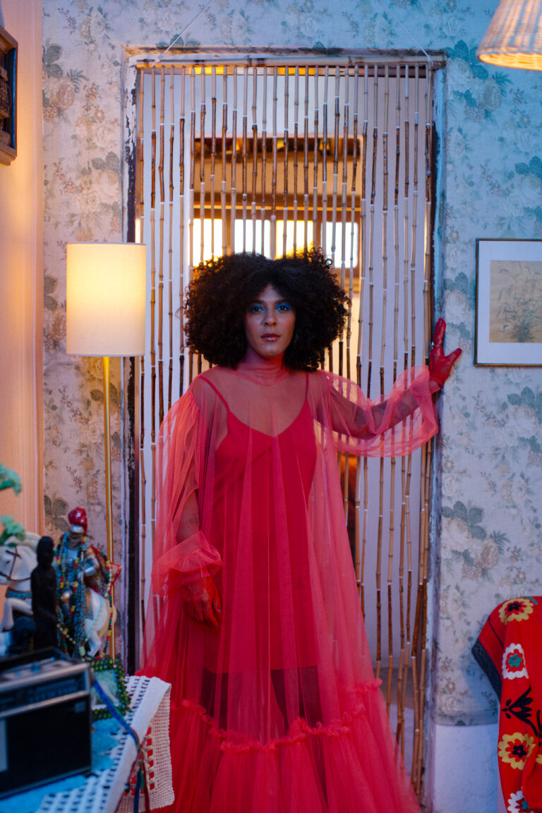 Josyara apresenta o álbum “AVIA” no Whiplash Bar em SP