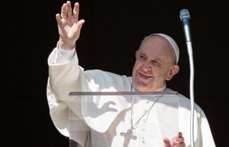 Sabia que o Papa Francisco gravou álbum de rock progressivo com 11 faixas?