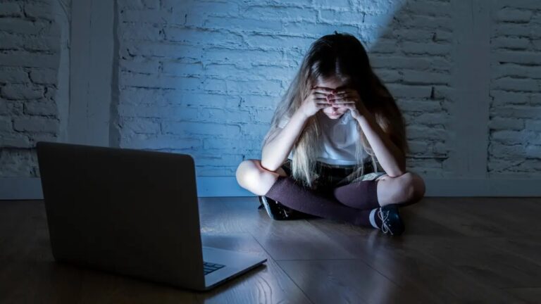“Adolescência” expõe crise nas relações humanas e alerta sobre redes sociais