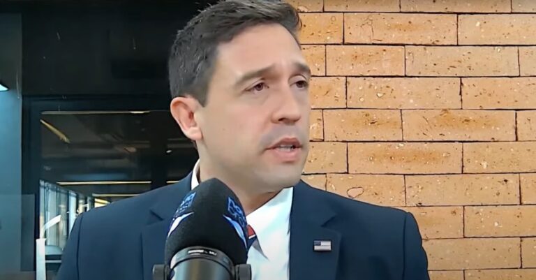 &#8220;Quem está ilegal vai ser achado, preso e deportado&#8221;, diz porta-voz da Embaixada dos EUA no Brasil