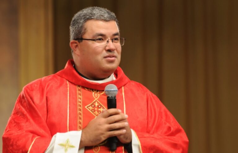 “Existe certo conflito, mas Igreja não se deixa influenciar”, diz padre Roger Luís