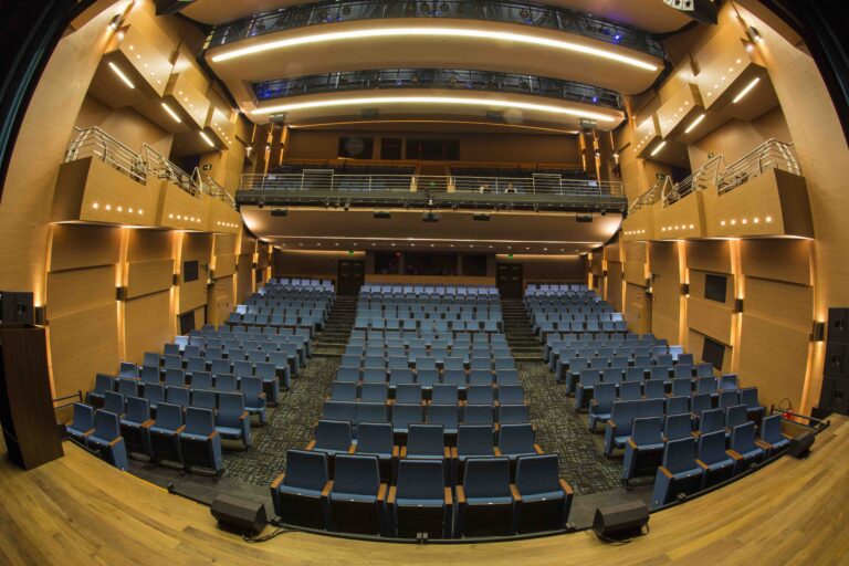 Teatro Porto celebra 10 anos com mais de 290 atrações e quase 700 mil espectadores