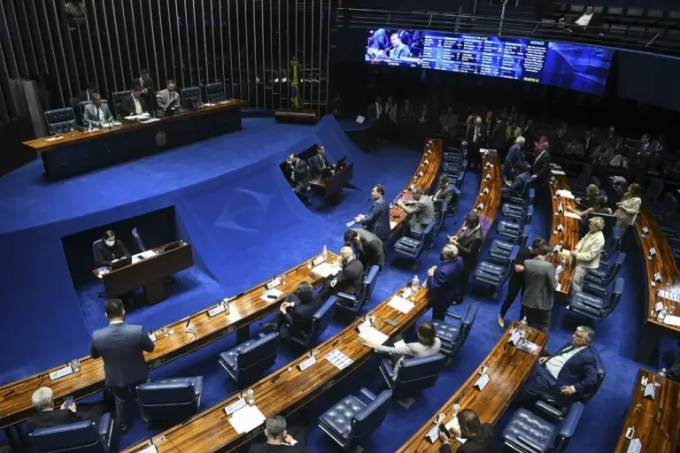 Lei aprovada no Senado permitirá novas &#8216;barragens de Brumadinho&#8217;, diz especialista