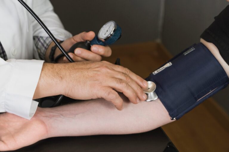 Nutrição consciente é aliada poderosa na prevenção de doenças vasculares, aponta cirurgiã vascular