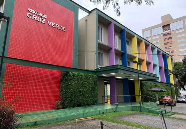 Escola no hospital devolve o sonho a crianças em tratamento
