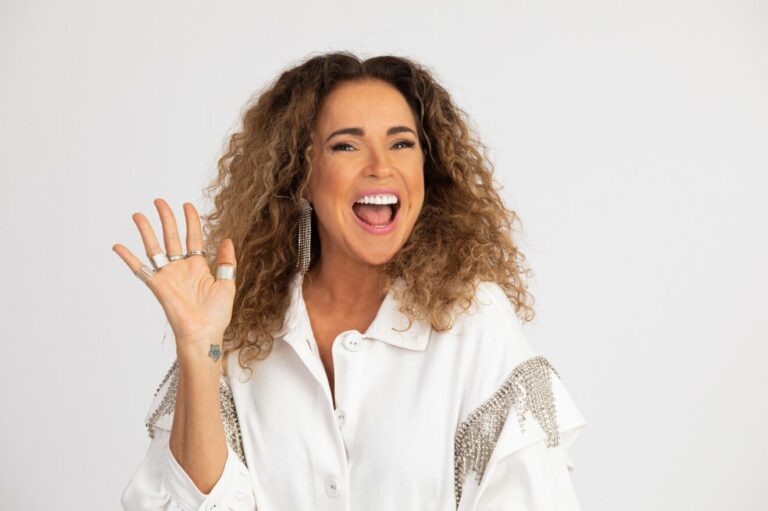 60 sucessos de Daniela Mercury nos seus 60 anos de vida