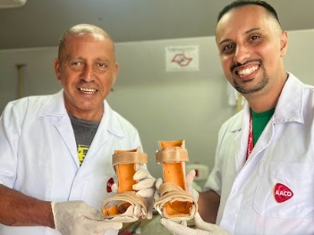 Oficina móvel faz reparo gratuito em cadeiras de rodas na capital