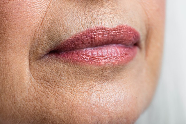 Envelhecimento labial: os hábitos que aceleram as rugas e como evitá-las