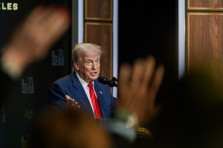 Trump sugere encontro entre Putin e Zelensky