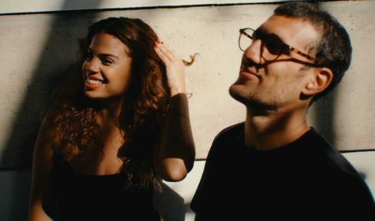Clara Buarque lança “Nosso Caso”, single em parceria com Tom Veloso