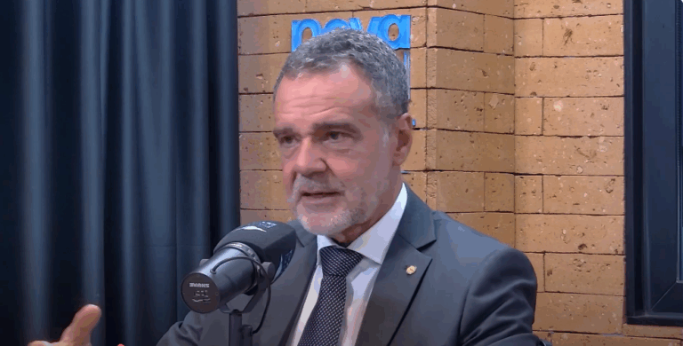 Em entrevista à Novabrasil, deputado Daniel Almeida classifica ações de Eduardo Bolsonaro com EUA como “traição à pátria”