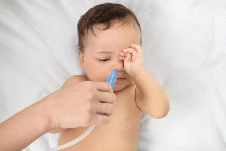 Lavagem nasal em crianças ajuda a prevenir gripes e melhora respiração