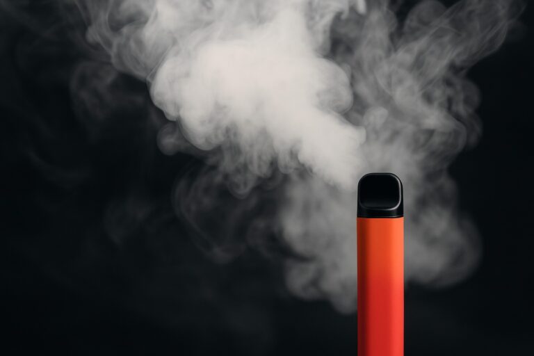 Vapes: a armadilha colorida que conquista e adoece jovens