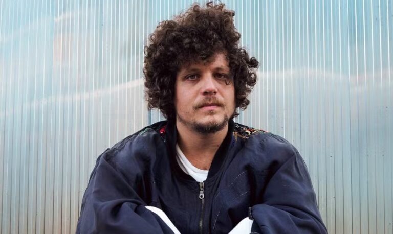 Chico Chico lança terceiro álbum solo em outubro; saiba mais aqui