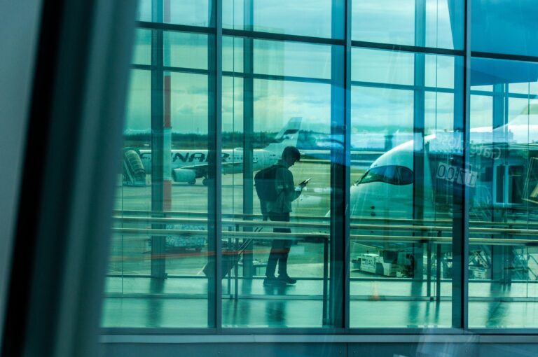 Dinamarca fecha aeroporto após ataque de drones