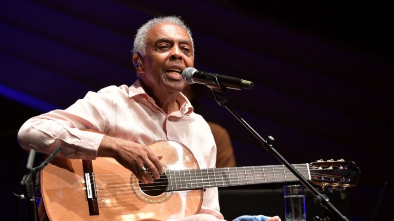 Gilberto Gil: o maestro das palavras e ritmos