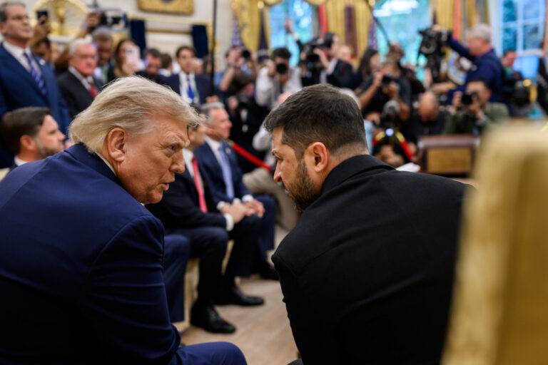 Trump e Zelensky se encontram em Washington para negociar envio de mísseis à Ucrânia