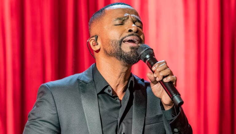 Alexandre Pires é o único brasileiro entre os 100 maiores artistas latinos do século 21, segundo a Billboard