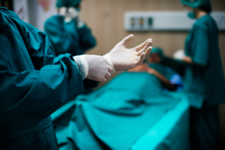Cirurgia bariátrica em adolescentes: avanço terapêutico ou decisão precoce?