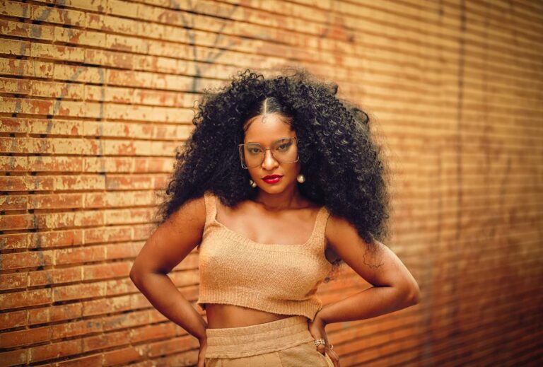 Revista Raça: “Larissa Luz sendo Luz”