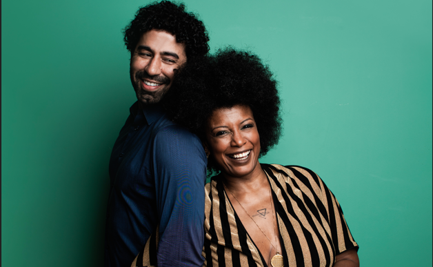 Thalma de Freitas e Vitor Cabral homenageiam Elza Soares e Wilson
