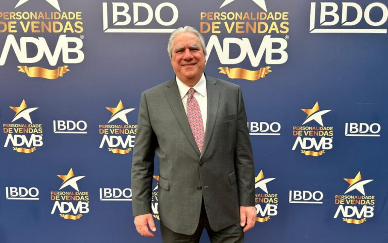 Raul Corrêa da Silva recebe o prêmio Personalidade de Vendas ADVB 2025