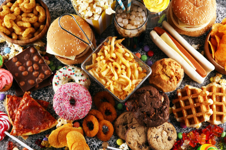 Refrigerante, salgadinho e fast-food: como alimentos ultraprocessados enfraquecem músculos