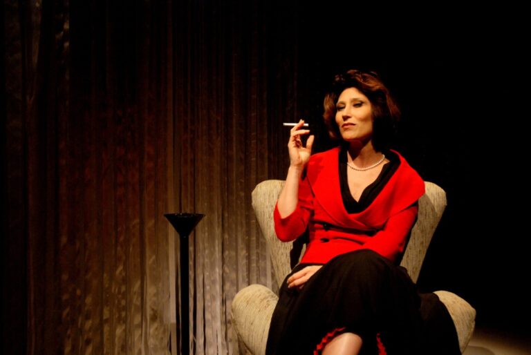 A atriz Beth Goulart começa 2026 com nova temporada da peça “Simplesmente Eu, Clarice Lispector”, no Rio