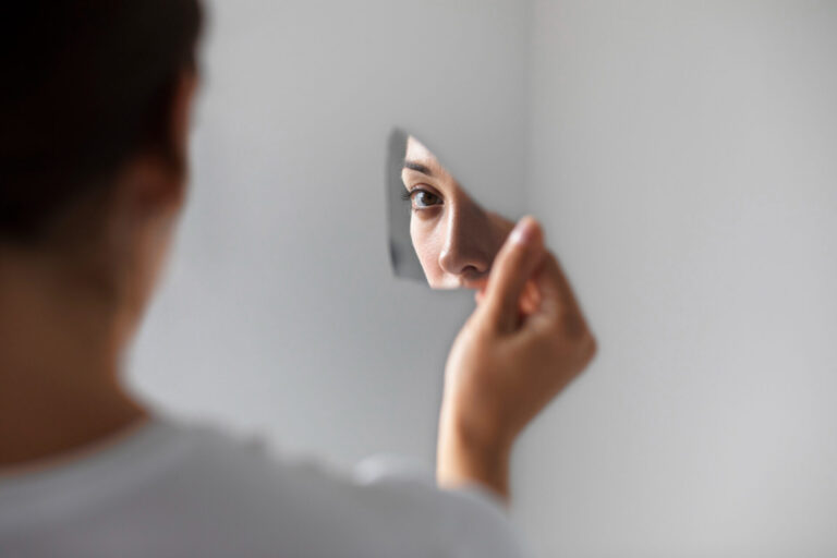 Síndrome do Impostor: por que tanta gente bem-sucedida se sente uma fraude